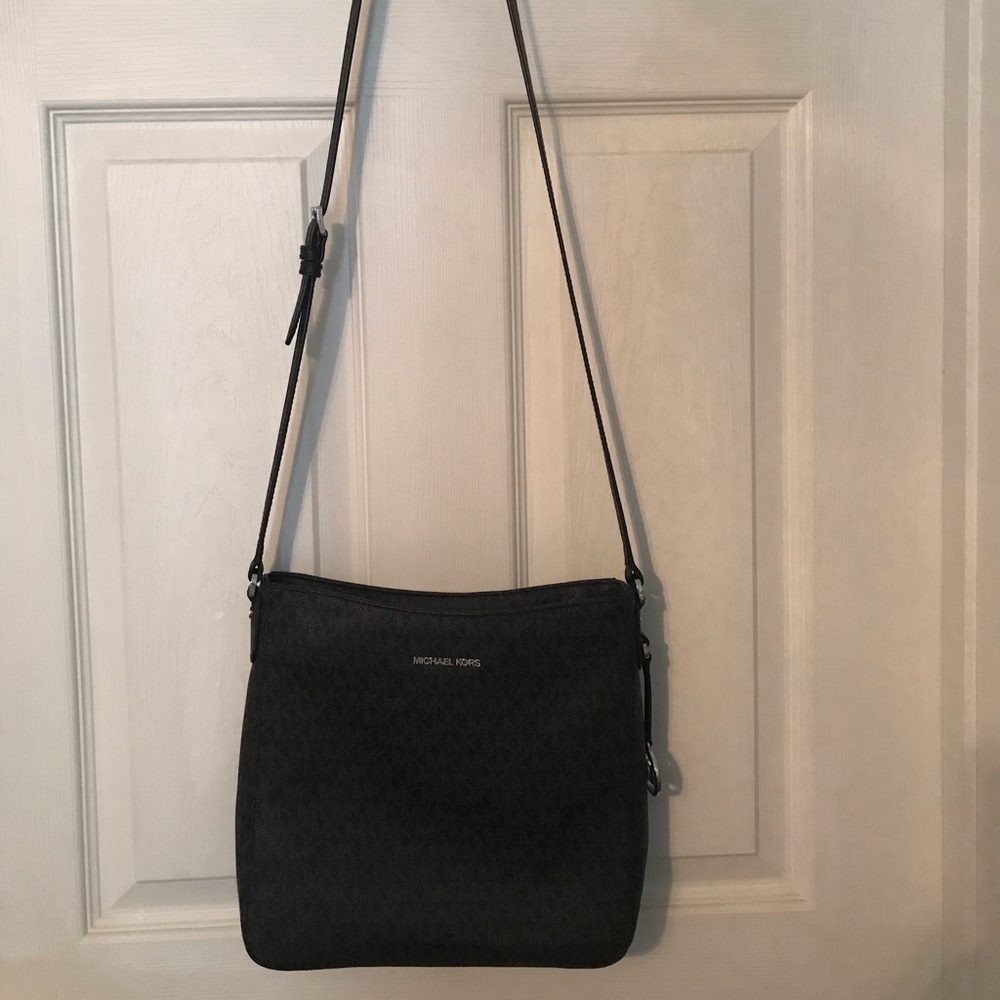 Michael Kors Jet Set Travel Large Messenger Bag